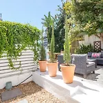 5 Oliver Court